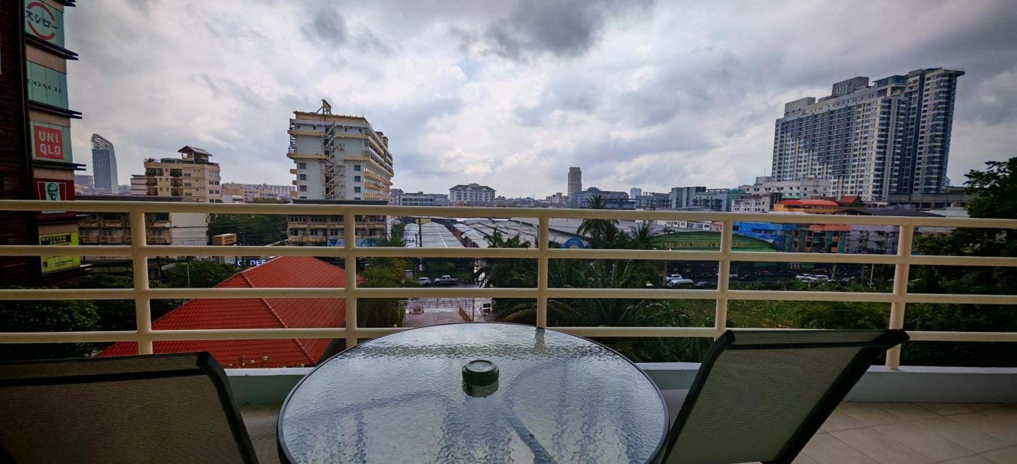 Condo Express Pattaya Exterior foto